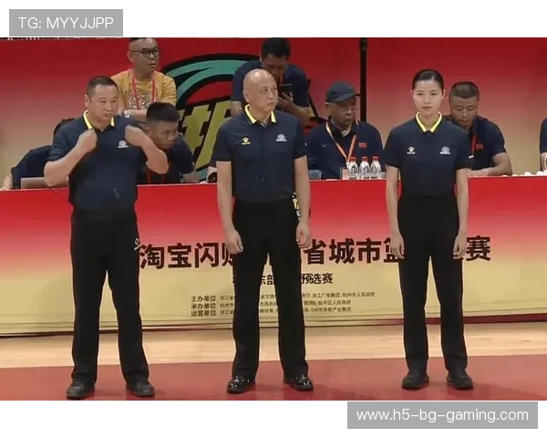 全面解析篮球裁判判罚规则与临场执裁要点及常见争议判例说明详解